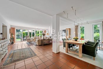 offener Wohnbereich mit Kamin offener Wohnbereich mit Kamin